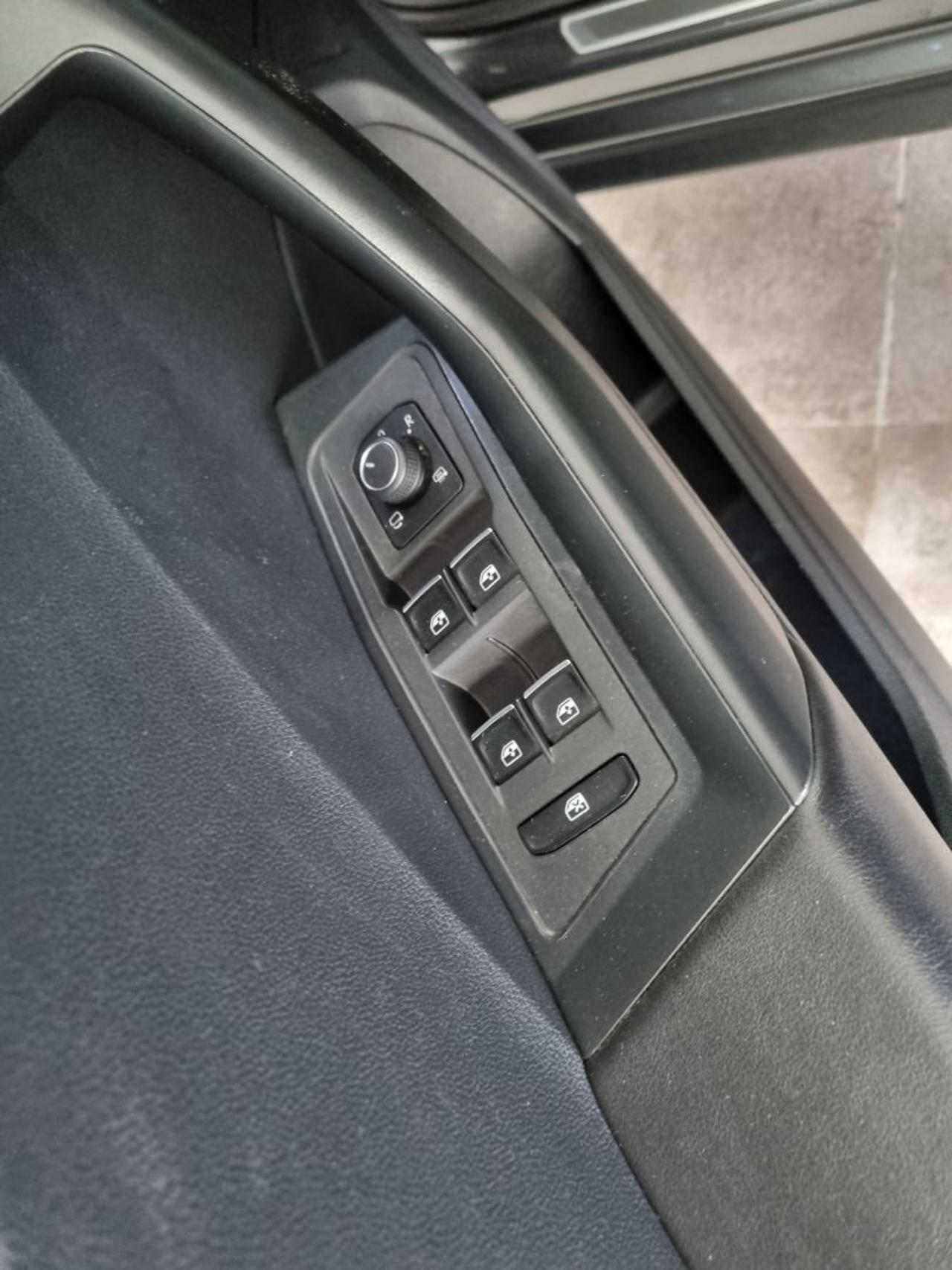 VOLKSWAGEN T-Roc 1.5 TSI ACT Style BlueMotion Technology R-LINE - 28