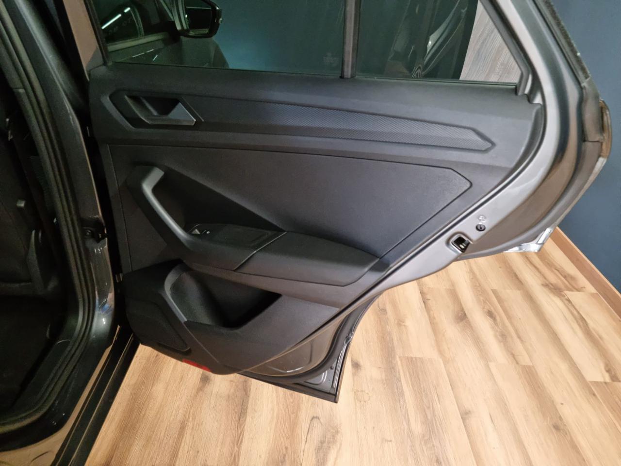 VOLKSWAGEN T-Roc 1.5 TSI ACT Style  R-LINE - 28