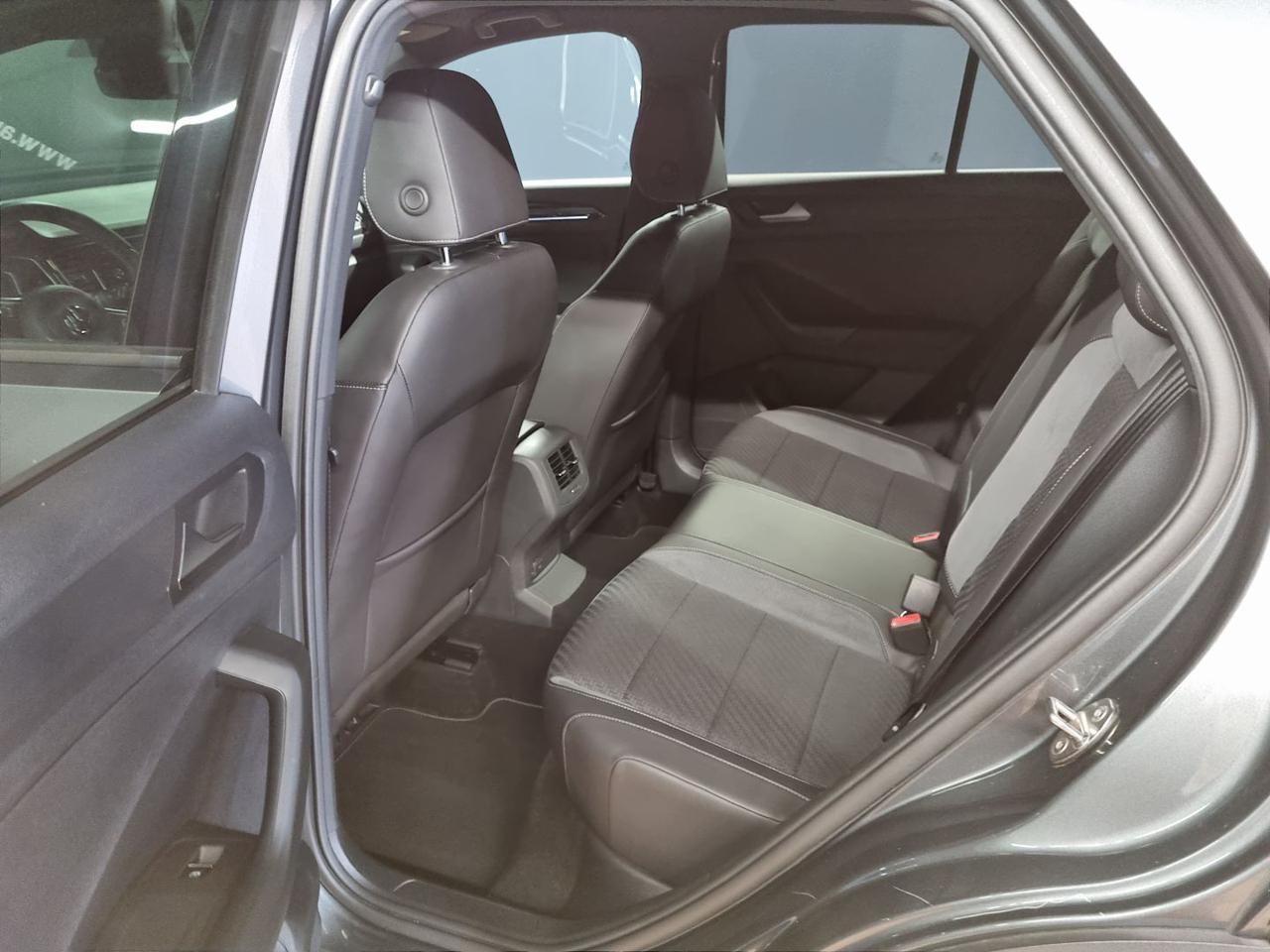 VOLKSWAGEN T-Roc 1.5 TSI ACT Style  R-LINE - 24