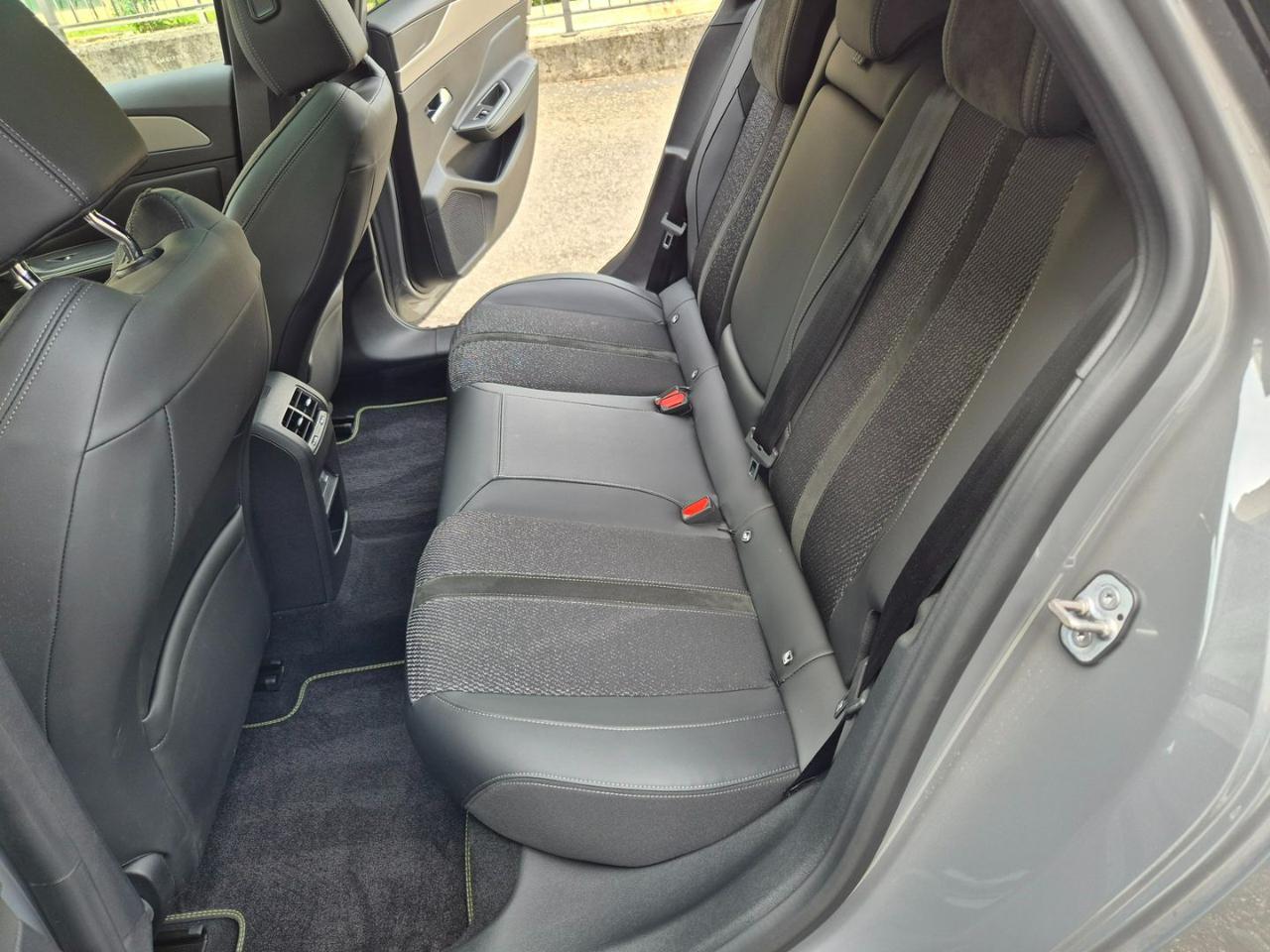 PEUGEOT 308 BlueHDi 130 S&S EAT8 SW GT - 14