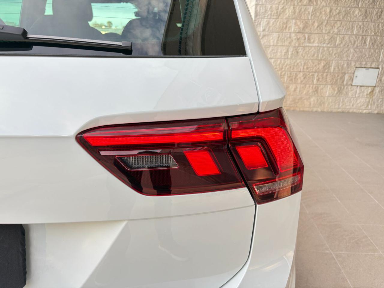 VOLKSWAGEN Tiguan 2.0 TDI 150 CV SCR DSG R-Line LUCI AMBIENTE - 36