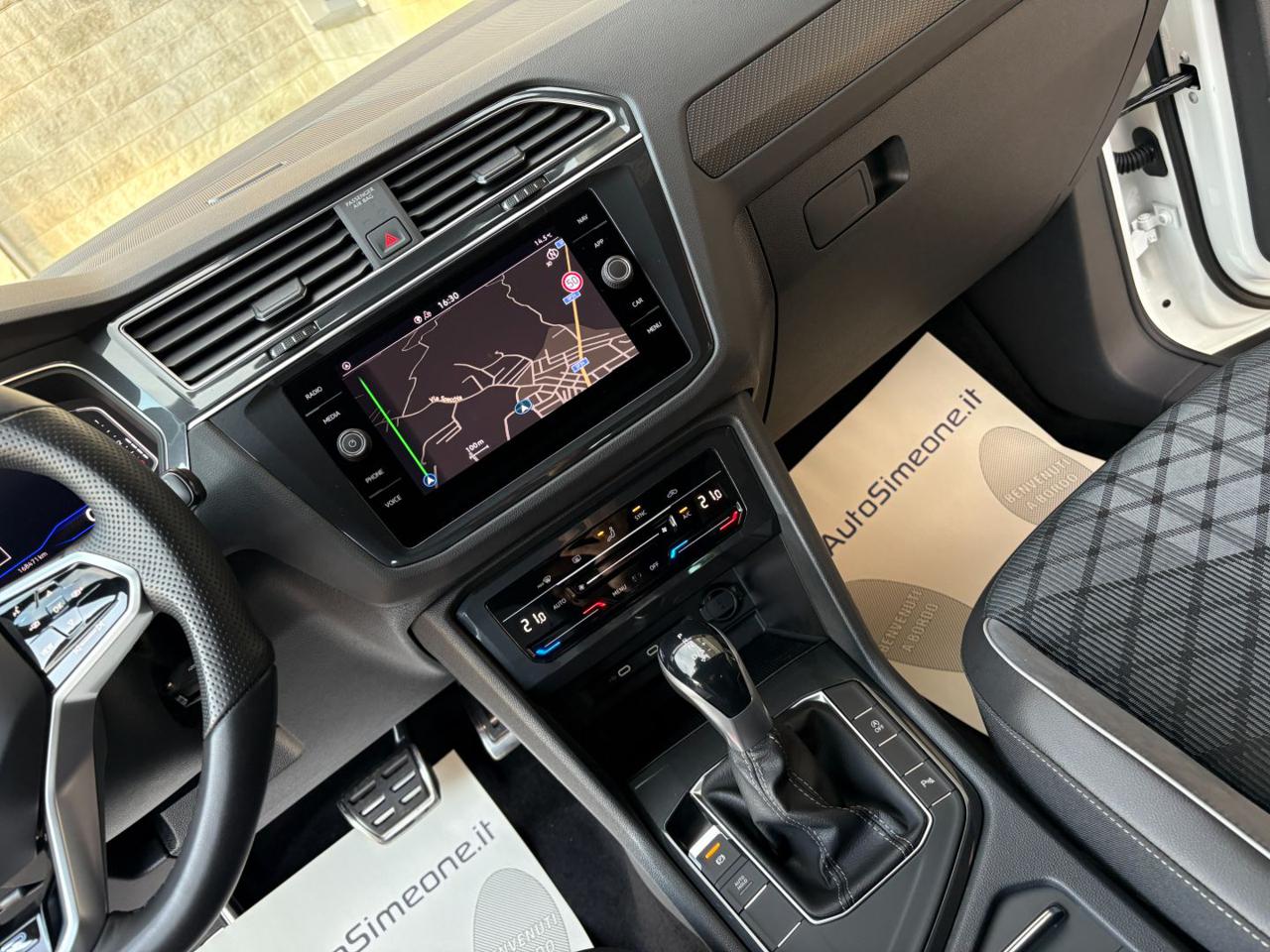 VOLKSWAGEN Tiguan 2.0 TDI 150 CV SCR DSG R-Line LUCI AMBIENTE - 22