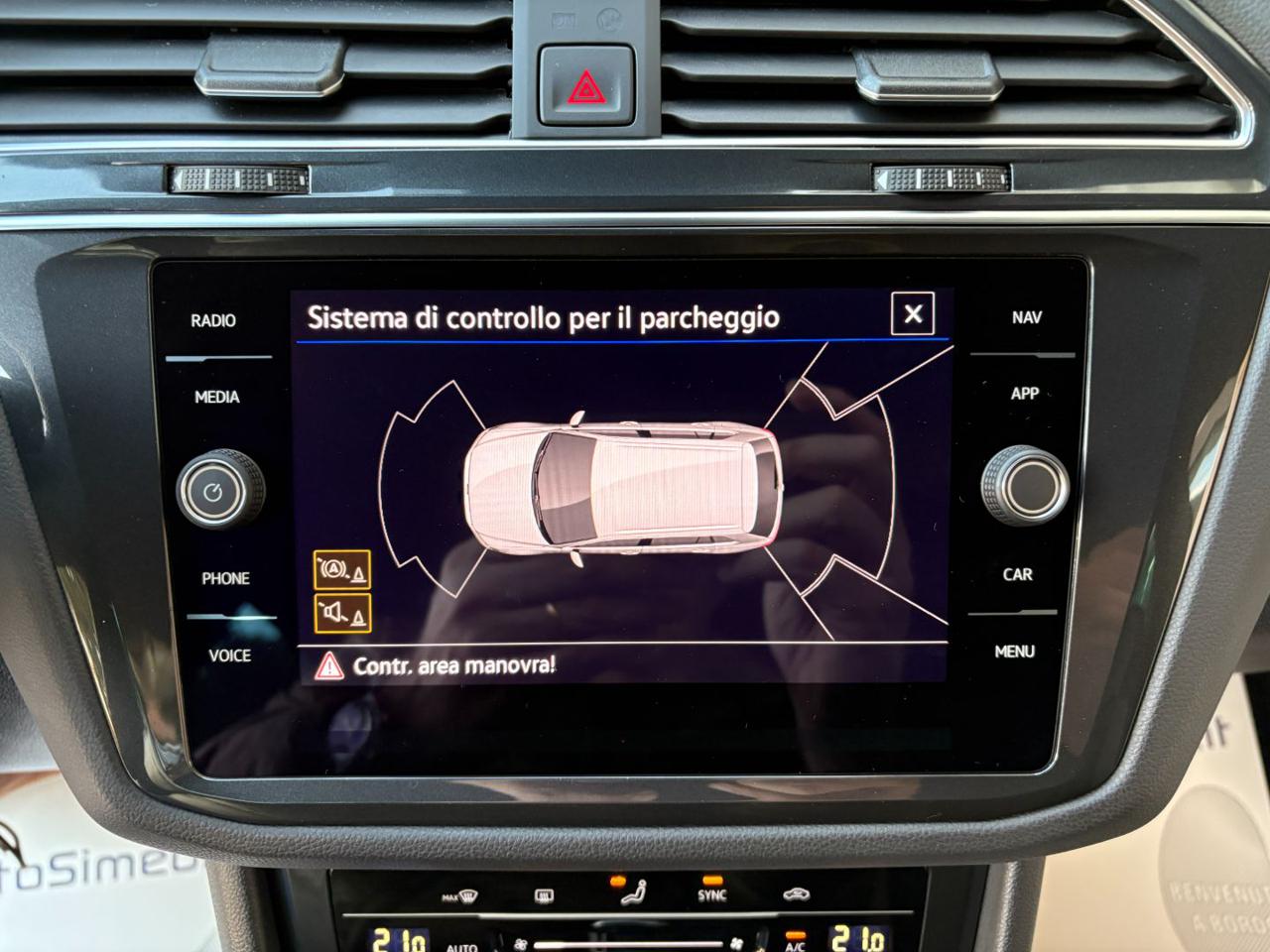 VOLKSWAGEN Tiguan 2.0 TDI 150 CV SCR DSG R-Line LUCI AMBIENTE - 30