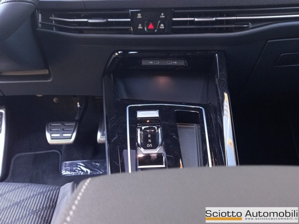 VOLKSWAGEN Golf 1.5 eTSI 150 CV ACT DSG R-Line - 15