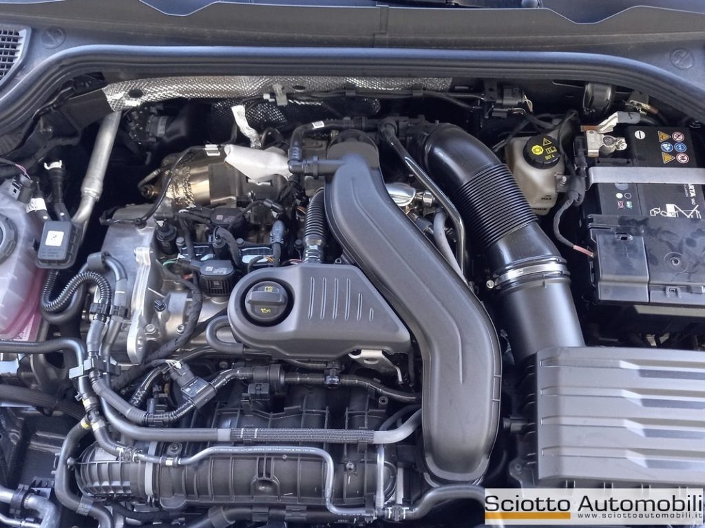 VOLKSWAGEN Golf 1.5 eTSI 150 CV ACT DSG R-Line - 18