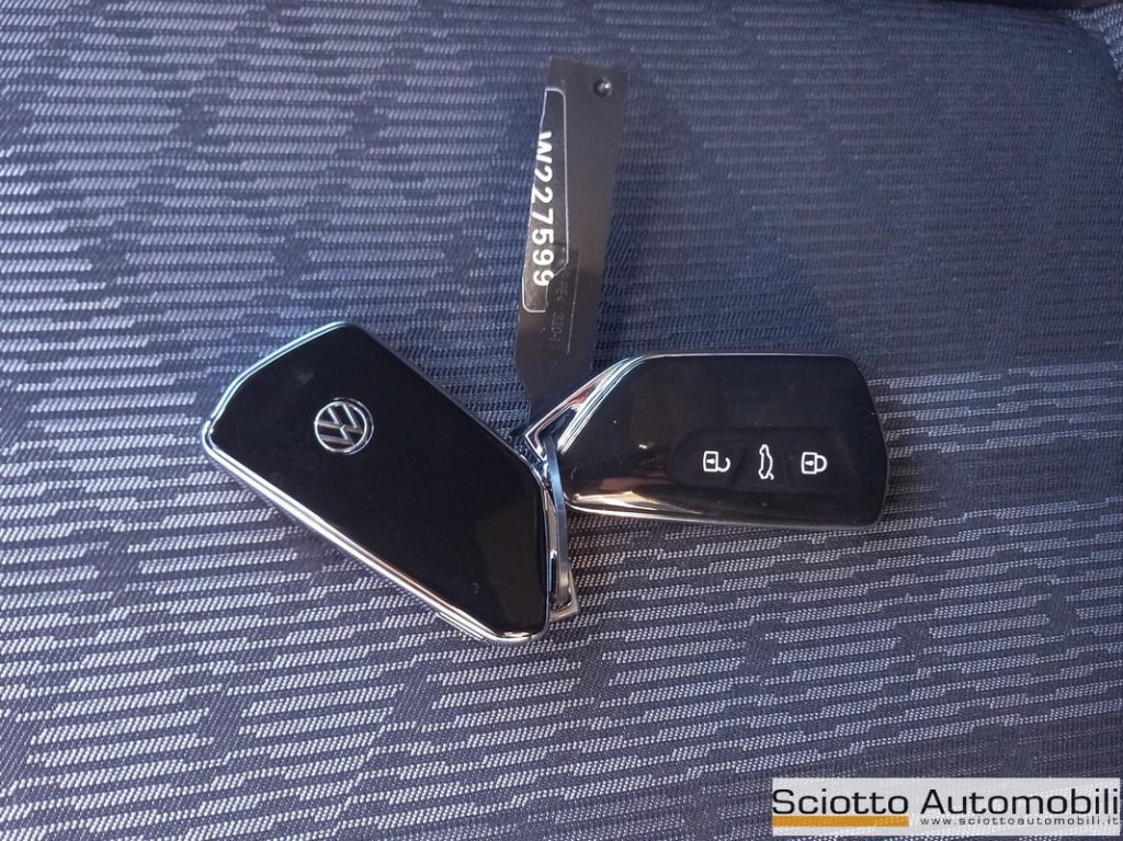VOLKSWAGEN Golf 1.5 eTSI 150 CV ACT DSG R-Line - 20