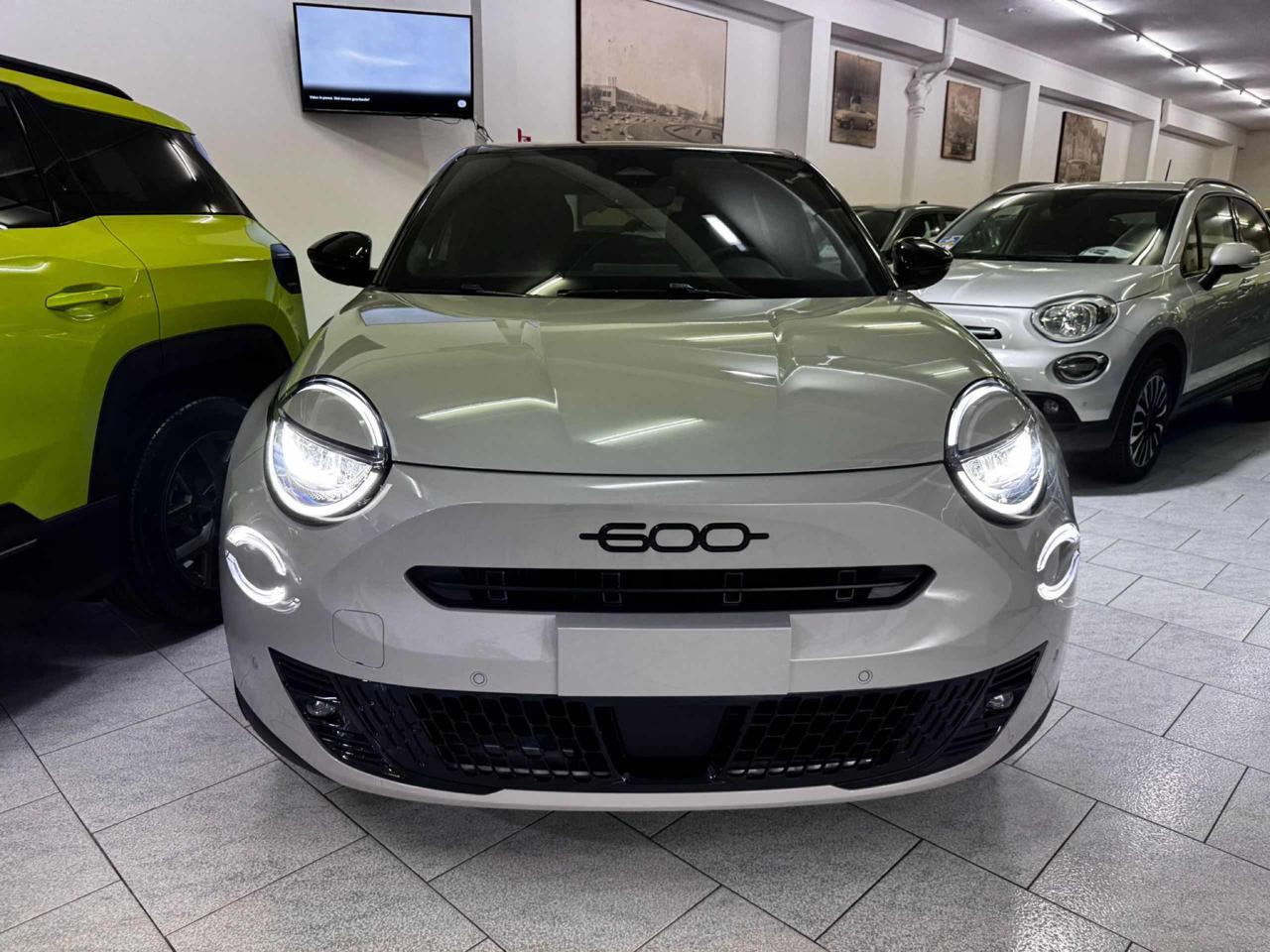FIAT 600 Hybrid 145 CV DCT MHEV Sport Edizione Milano Corti - 2