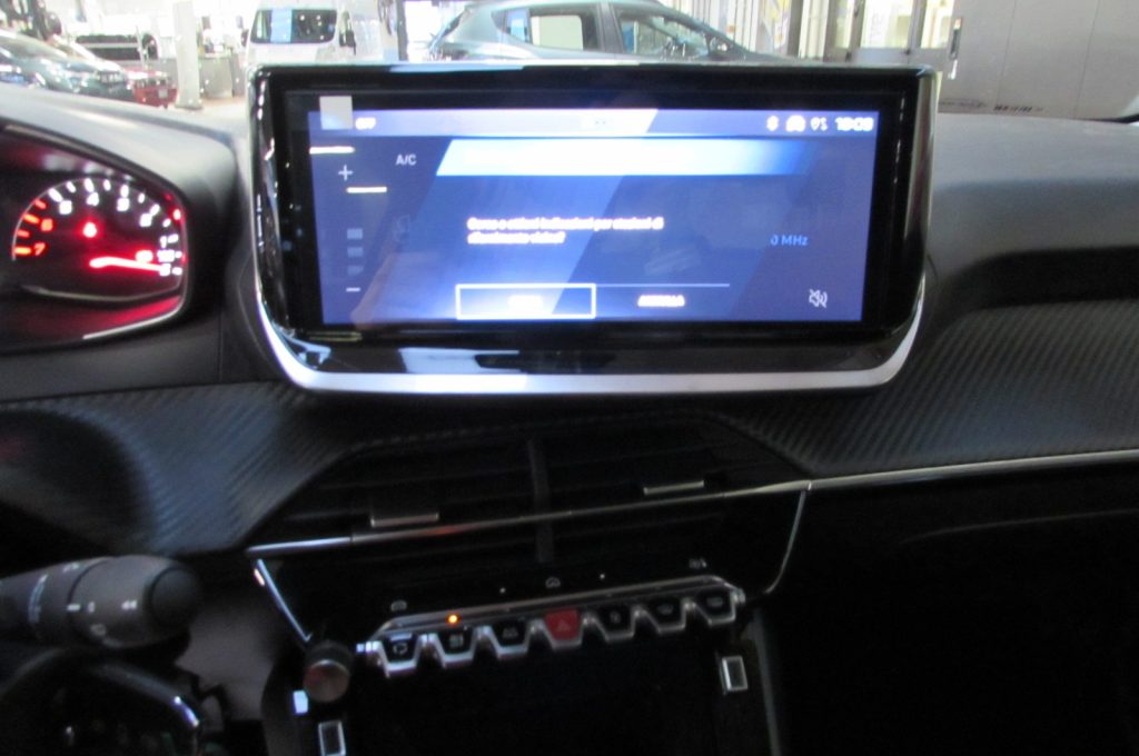 PEUGEOT 208 1.2 PureTech 100cv Business KMZERO - 9