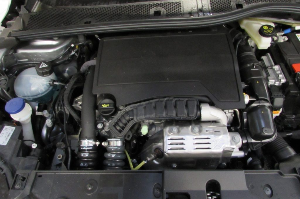 PEUGEOT 208 1.2 PureTech 100cv Business KMZERO - 17