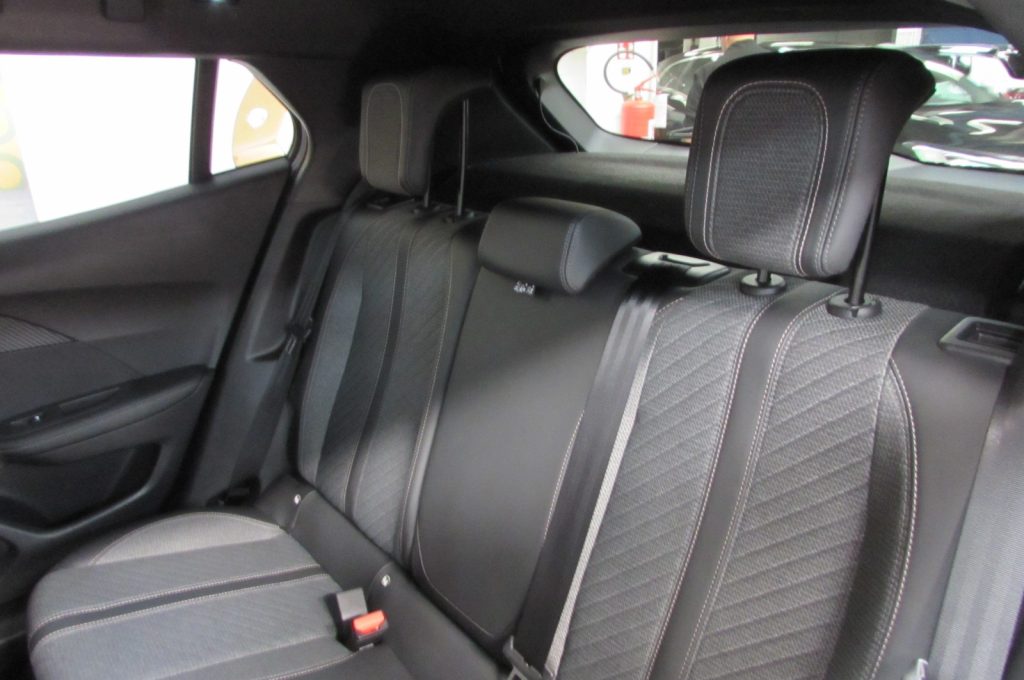 PEUGEOT 2008 1.2 PureTech 100 S&S Allure - 13