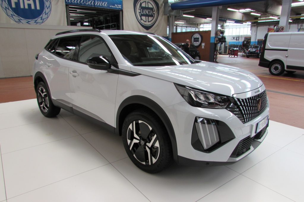 PEUGEOT 2008 1.2 PureTech 100 S&S Allure - 2