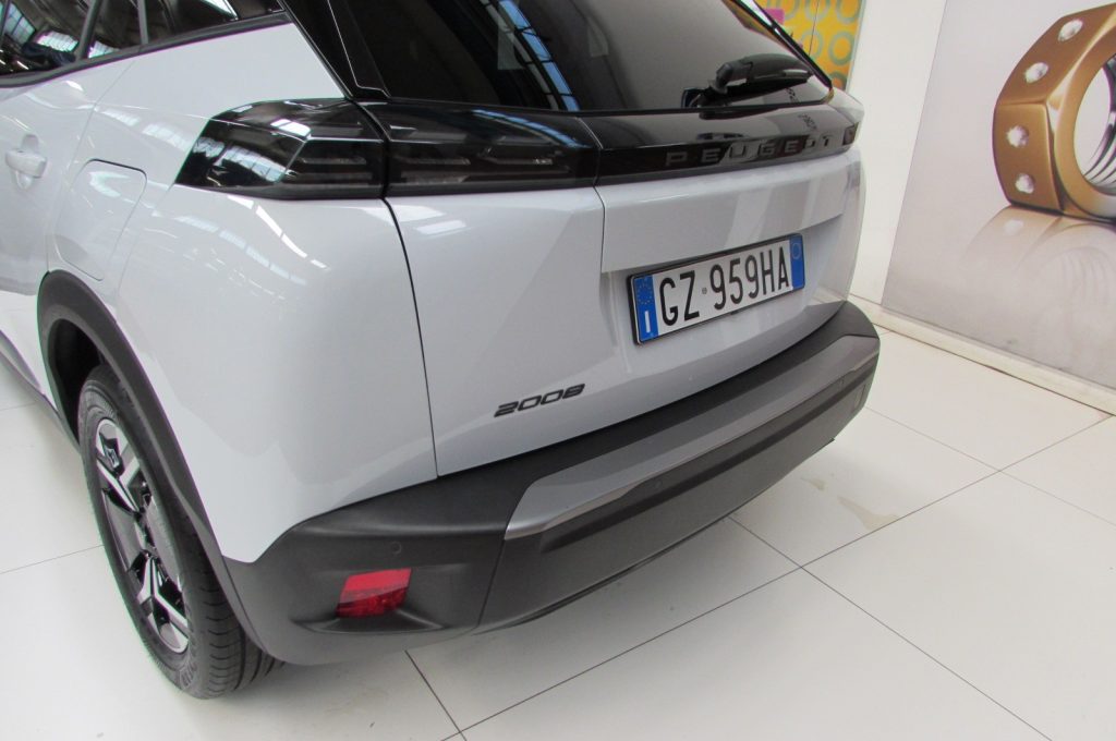 PEUGEOT 2008 1.2 PureTech 100 S&S Allure - 15