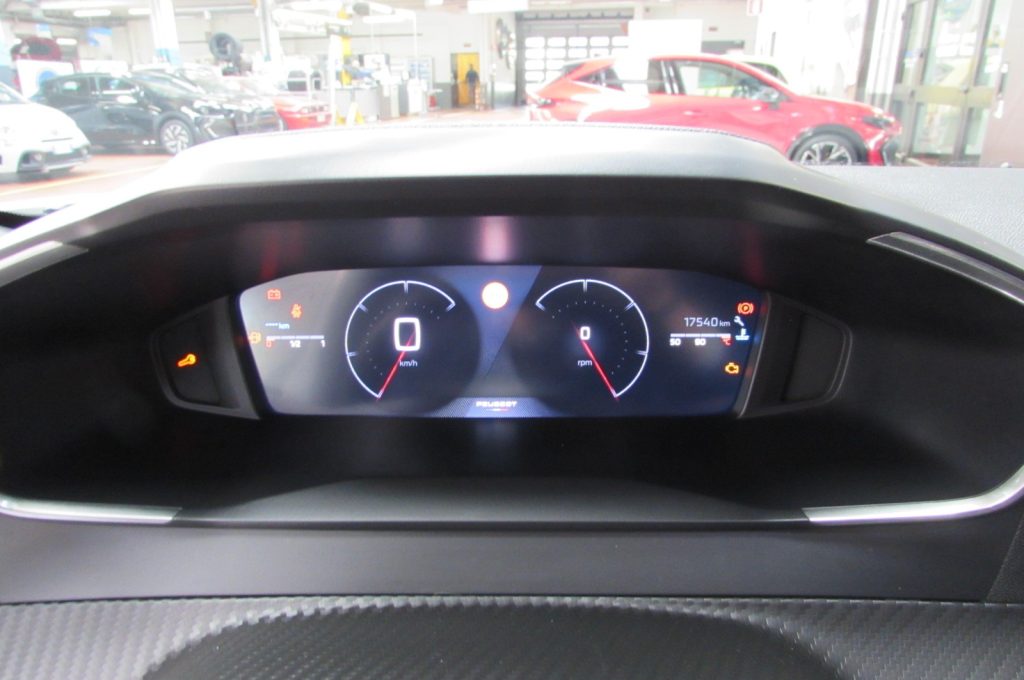 PEUGEOT 2008 1.2 PureTech 100 S&S Allure - 12