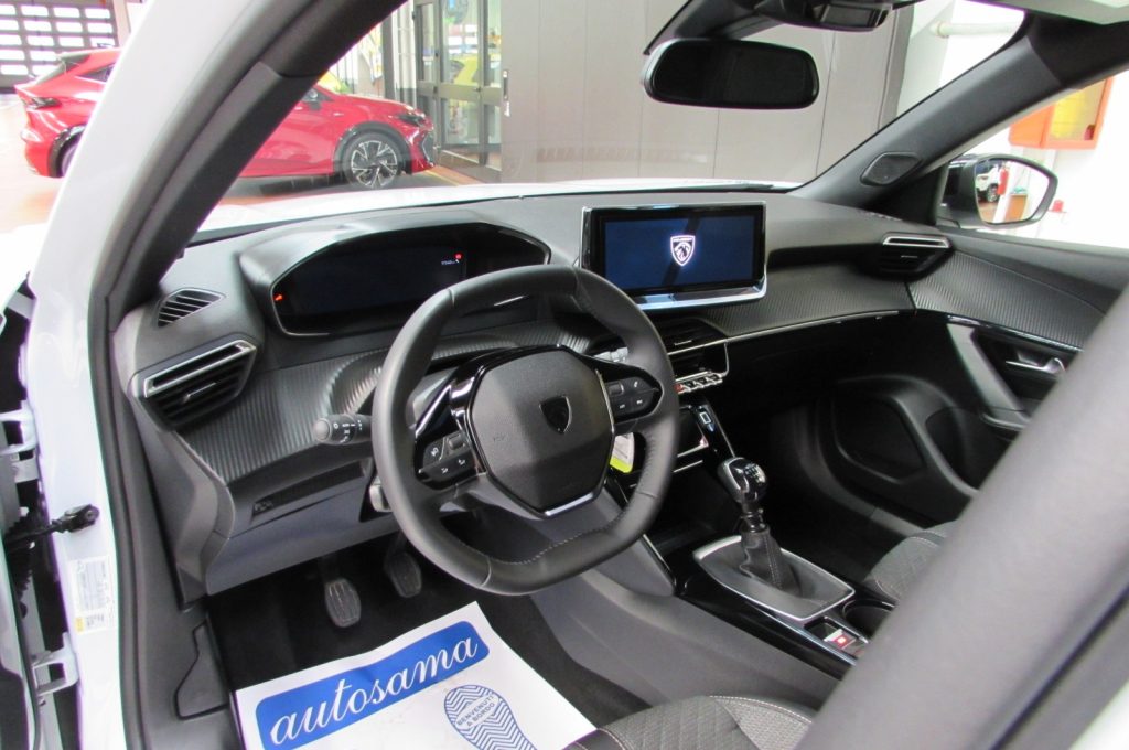 PEUGEOT 2008 1.2 PureTech 100 S&S Allure - 7