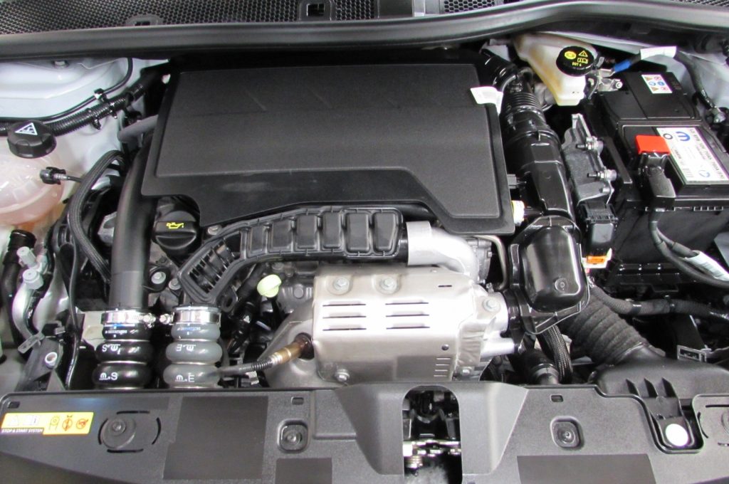 PEUGEOT 2008 1.2 PureTech 100 S&S Allure - 18