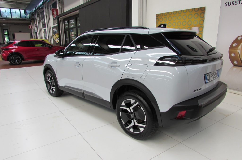 PEUGEOT 2008 1.2 PureTech 100 S&S Allure - 3