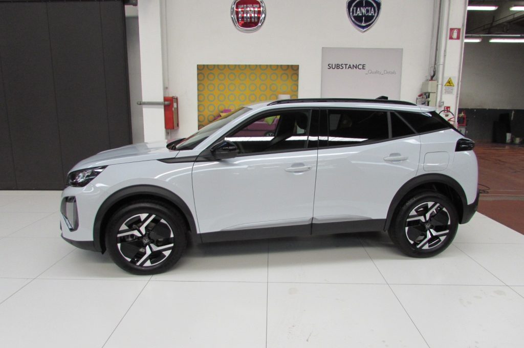 PEUGEOT 2008 1.2 PureTech 100 S&S Allure - 4