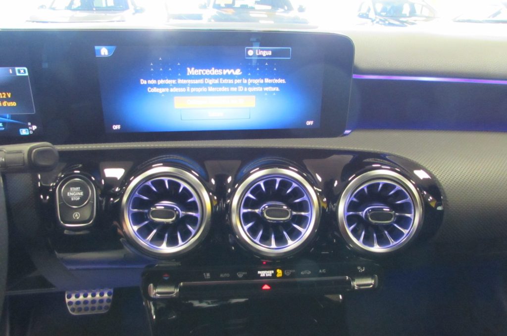 MERCEDES-BENZ A 35 AMG Advanced Plus 4matic 306cv HYBRID - 11