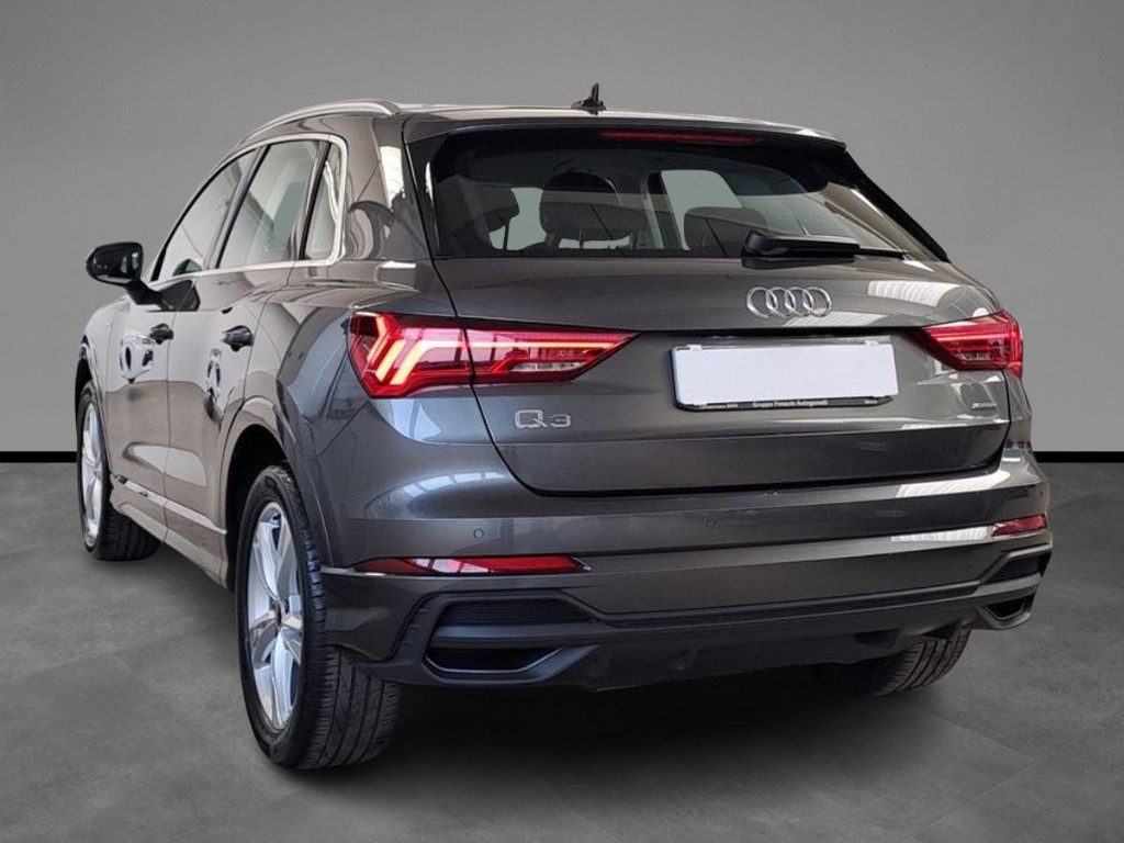 AUDI Q3 40 TDI quattro S tronic S line edition - 3