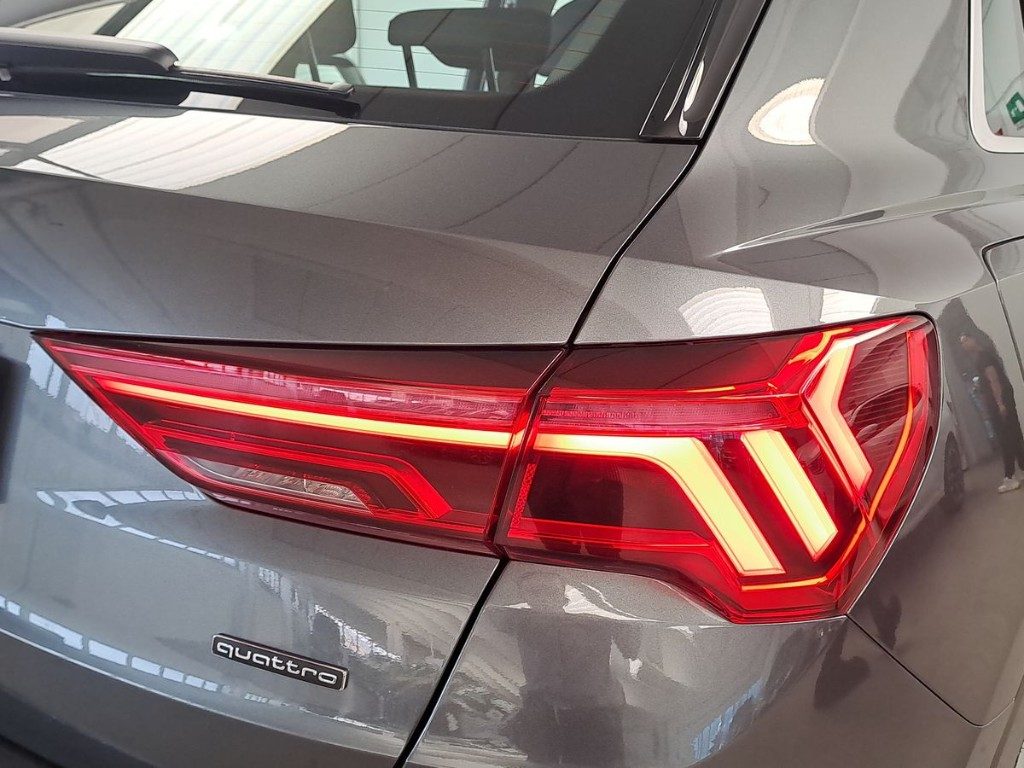 AUDI Q3 40 TDI quattro S tronic S line edition - 6