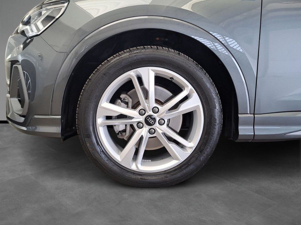 AUDI Q3 40 TDI quattro S tronic S line edition - 4