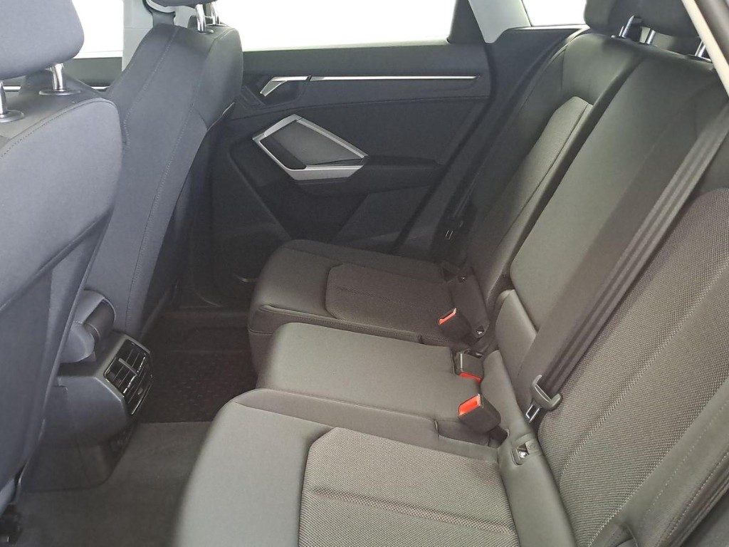 AUDI Q3 40 TDI quattro S tronic S line edition - 10