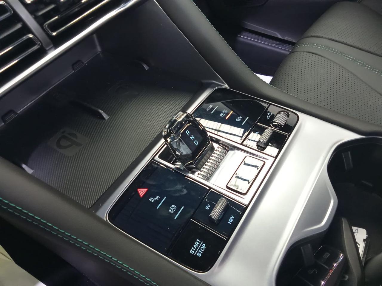 BYD Seal U DMi 1.5 Turbo 324  CV 4wd PHEV Design - 28