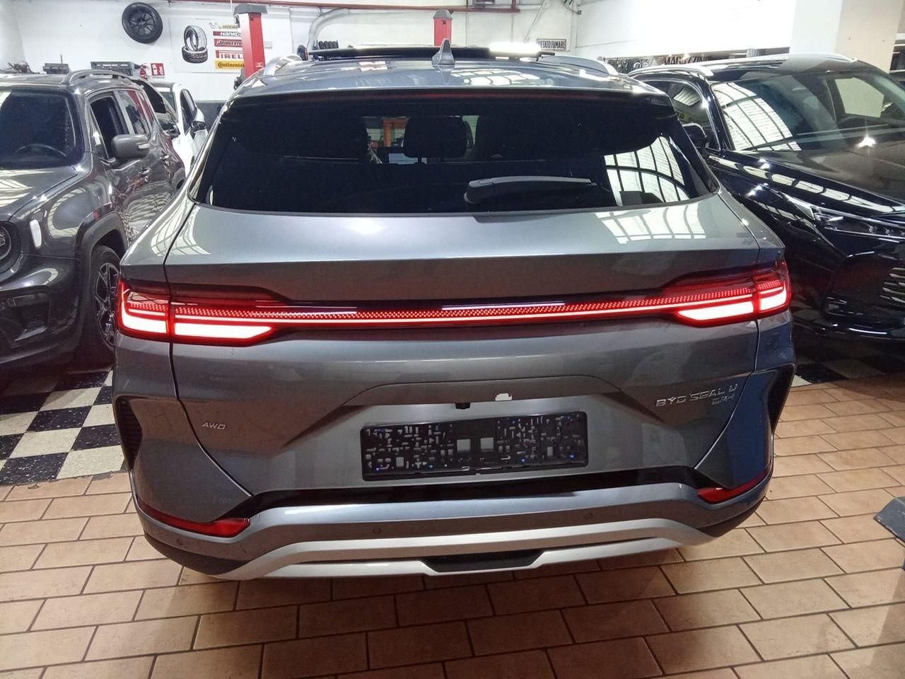 BYD Seal U DMi 1.5 Turbo 324  CV 4wd PHEV Design - 3