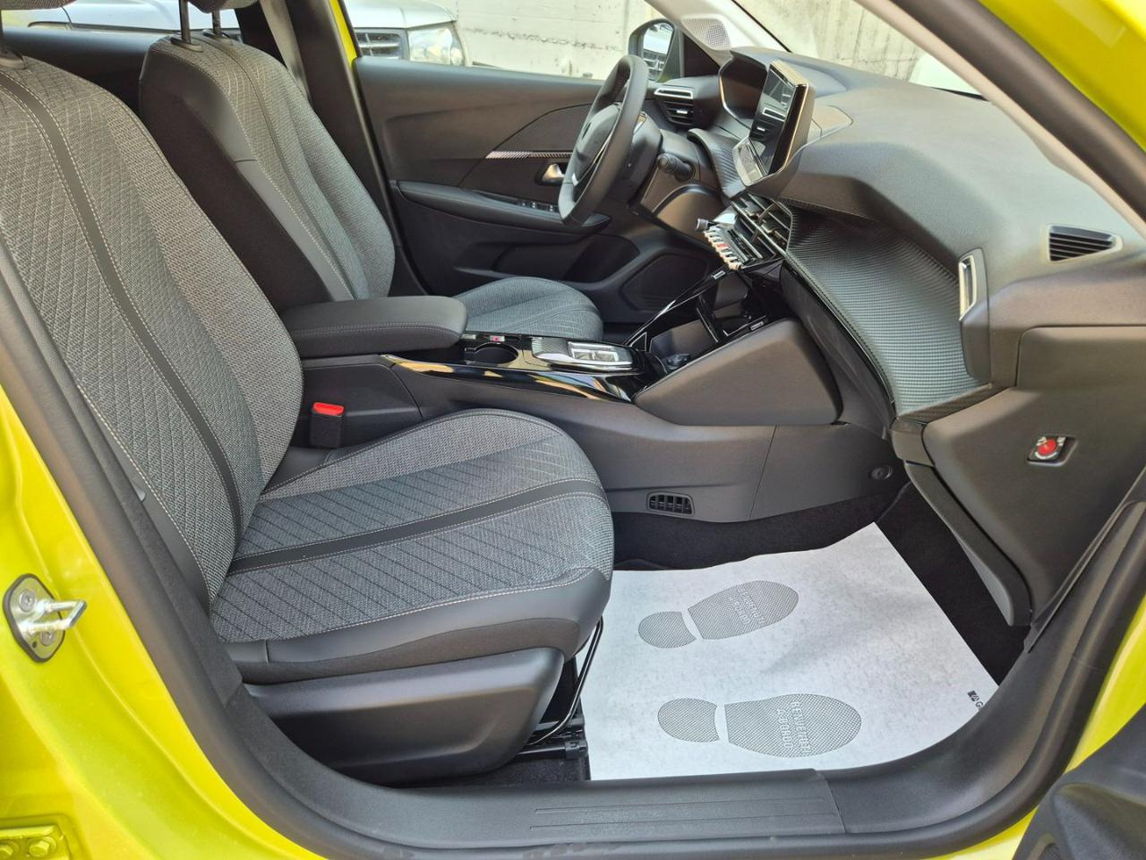 PEUGEOT 208 Allure Hybrid 110 e-DCS6 auto - 11