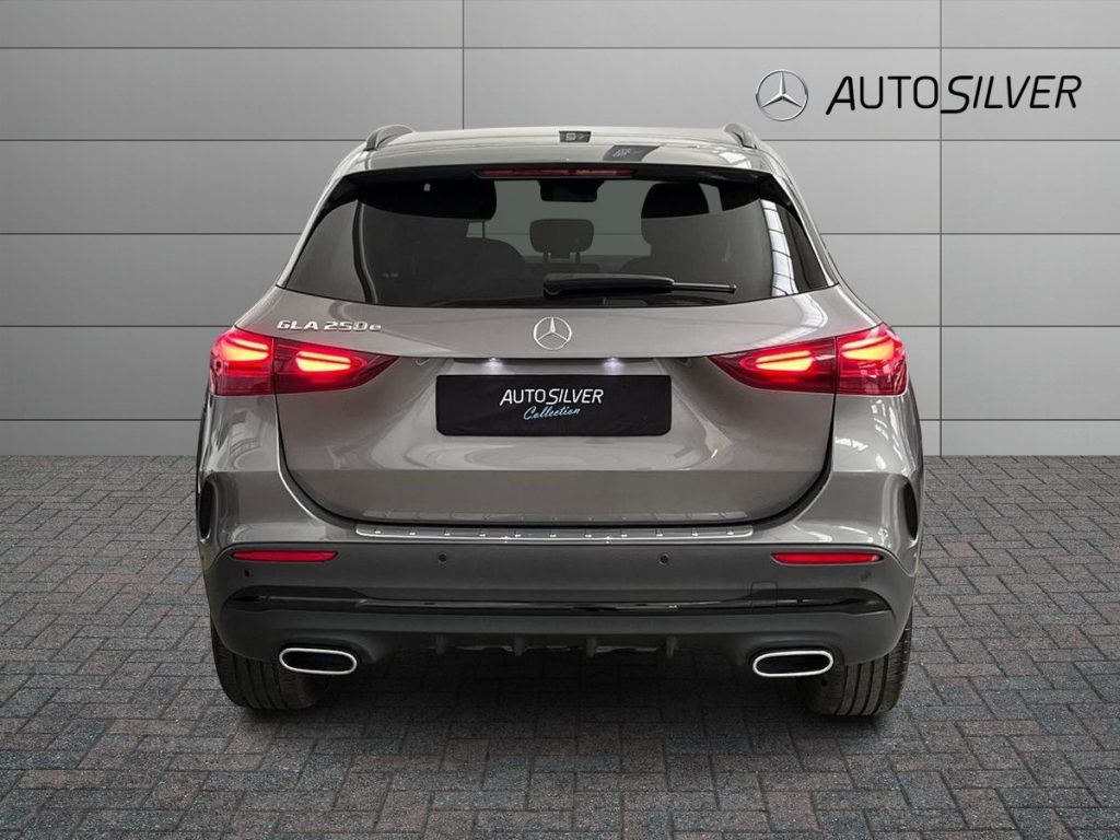 MERCEDES-BENZ GLA 250 e EQ AMG Line Advanced Plus auto - 4