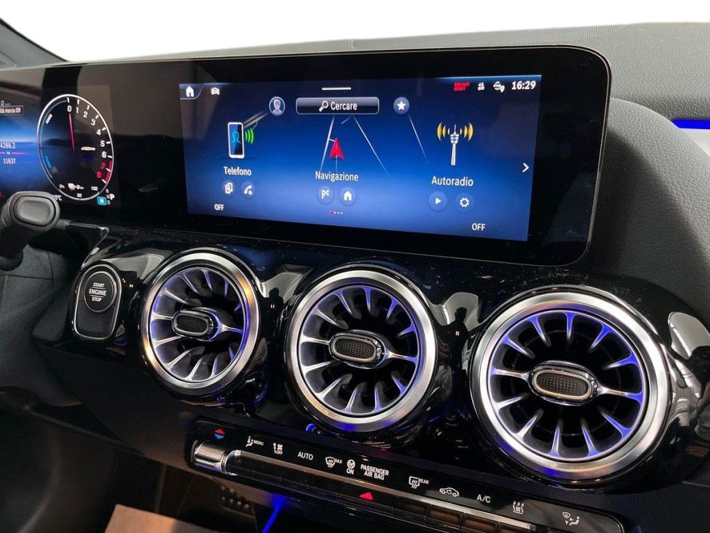 MERCEDES-BENZ GLA 250 e EQ AMG Line Advanced Plus auto - 12