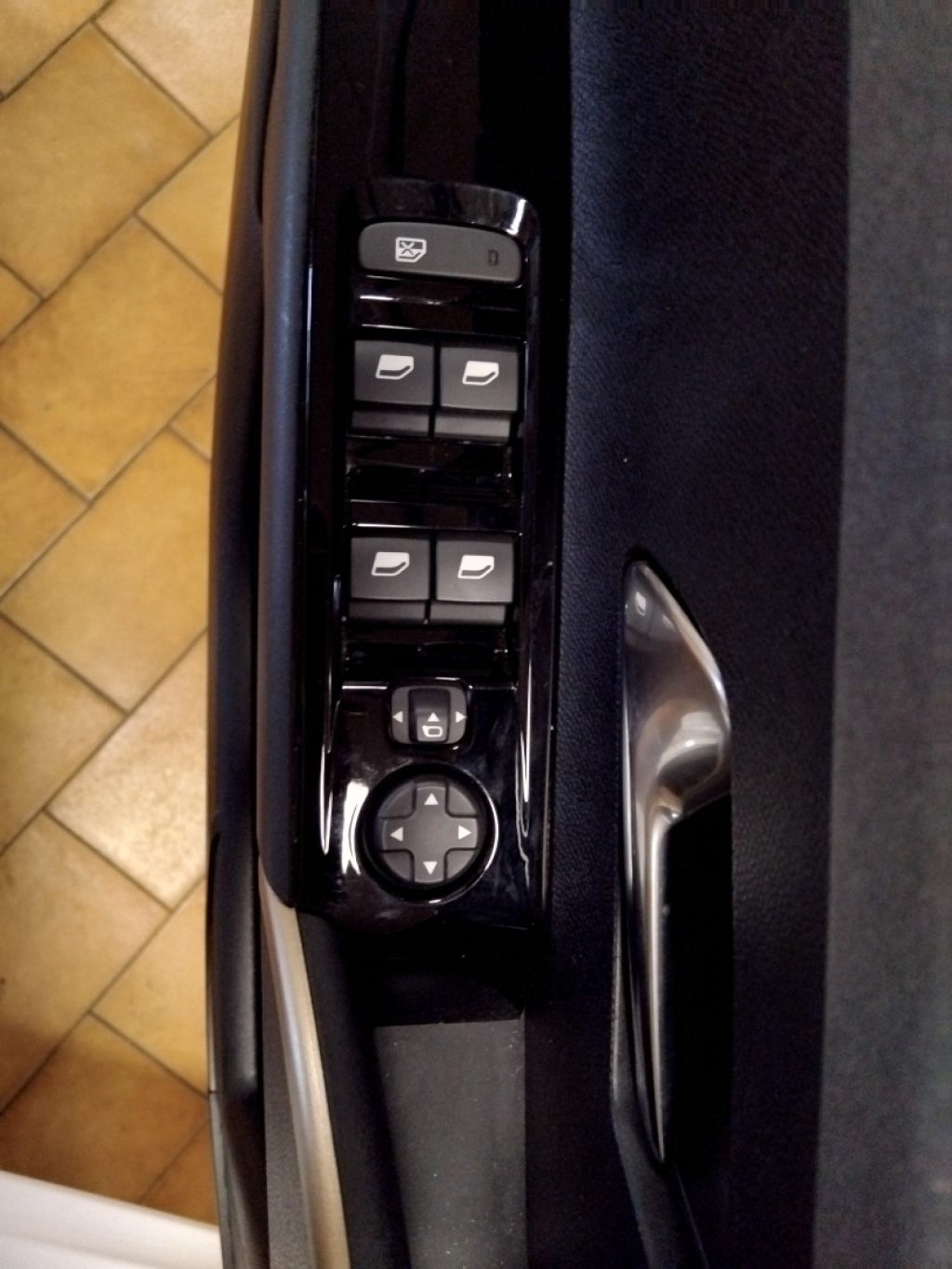 LANCIA Ypsilon 1.2 Hybrid e-DCT LX 17C/GRIMALDI SPECIALE DAY - 16
