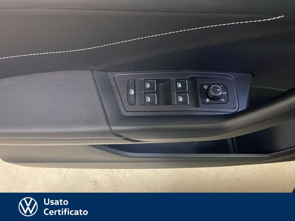 VOLKSWAGEN T-Roc 1.0 tsi style 110cv - 17