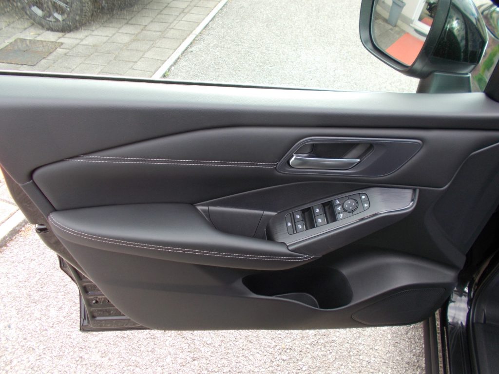 NISSAN Qashqai MHEV158 CV Xtronic Business - 17