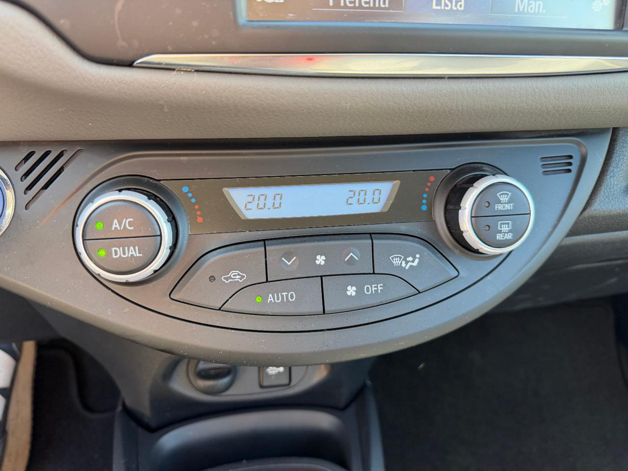 TOYOTA Yaris 1.5 Hybrid 5 porte Business - 19