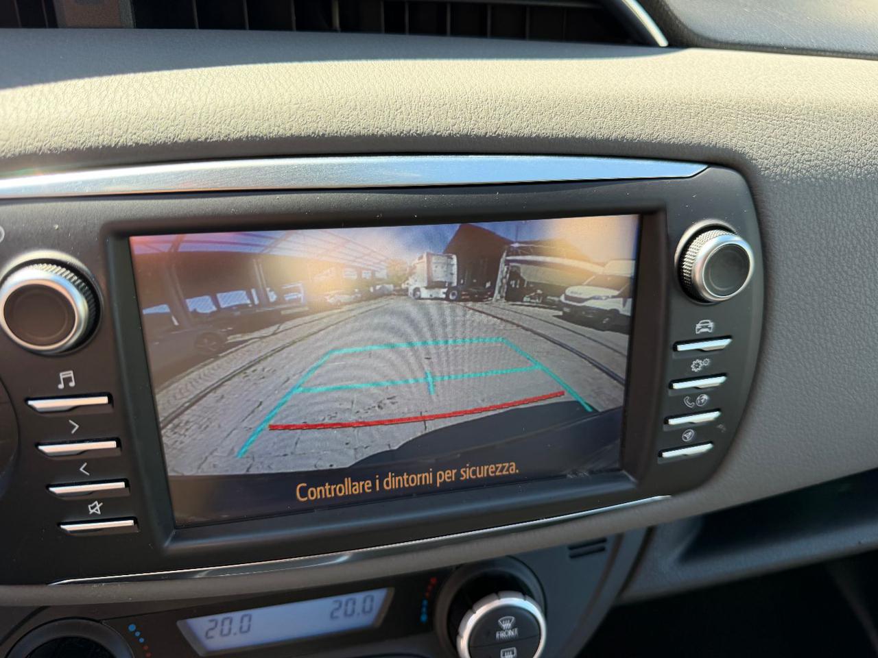 TOYOTA Yaris 1.5 Hybrid 5 porte Business - 17