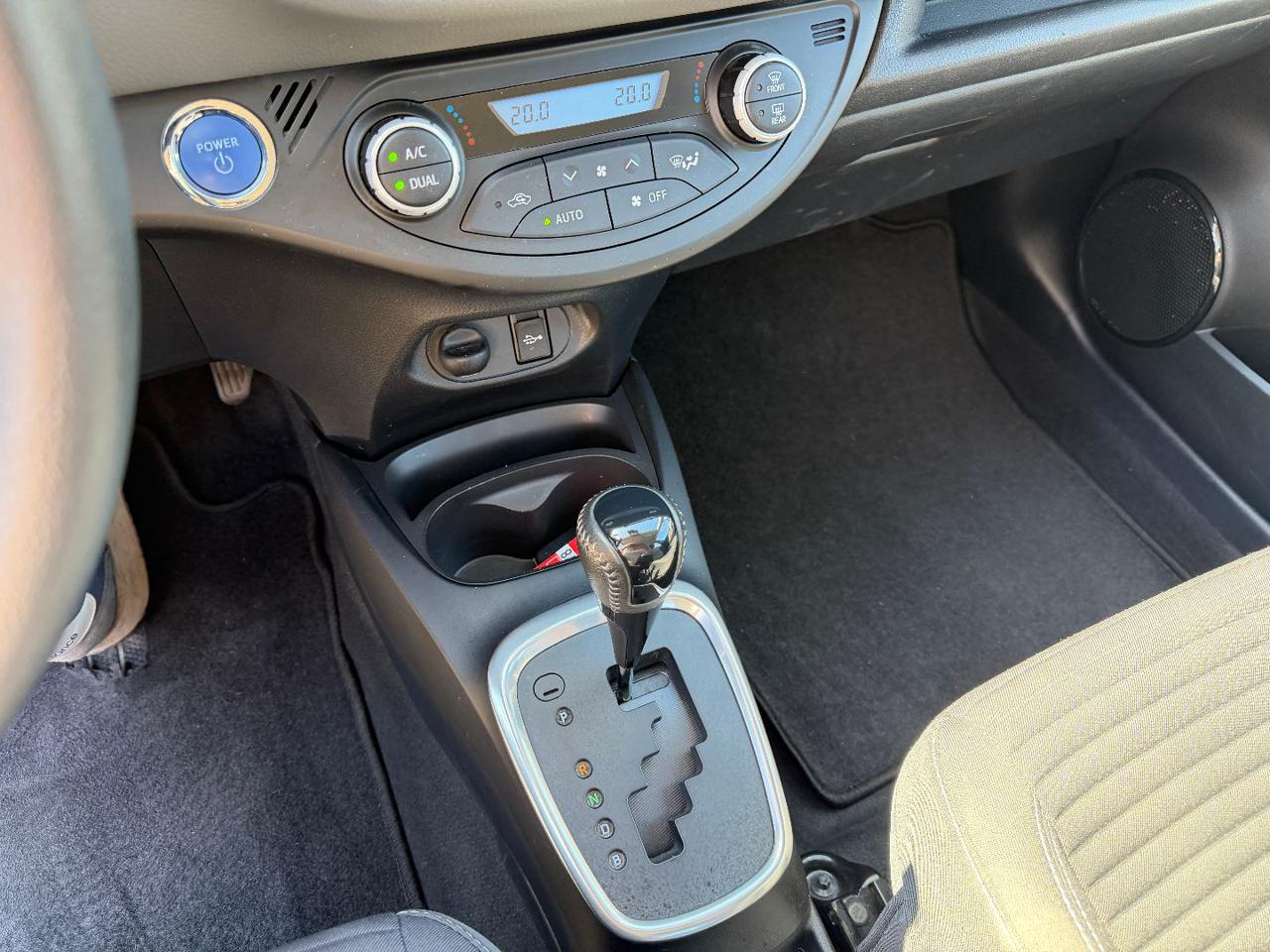 TOYOTA Yaris 1.5 Hybrid 5 porte Business - 18