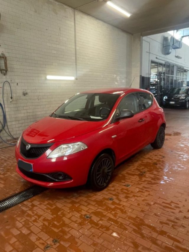 LANCIA Ypsilon Rosso pastello