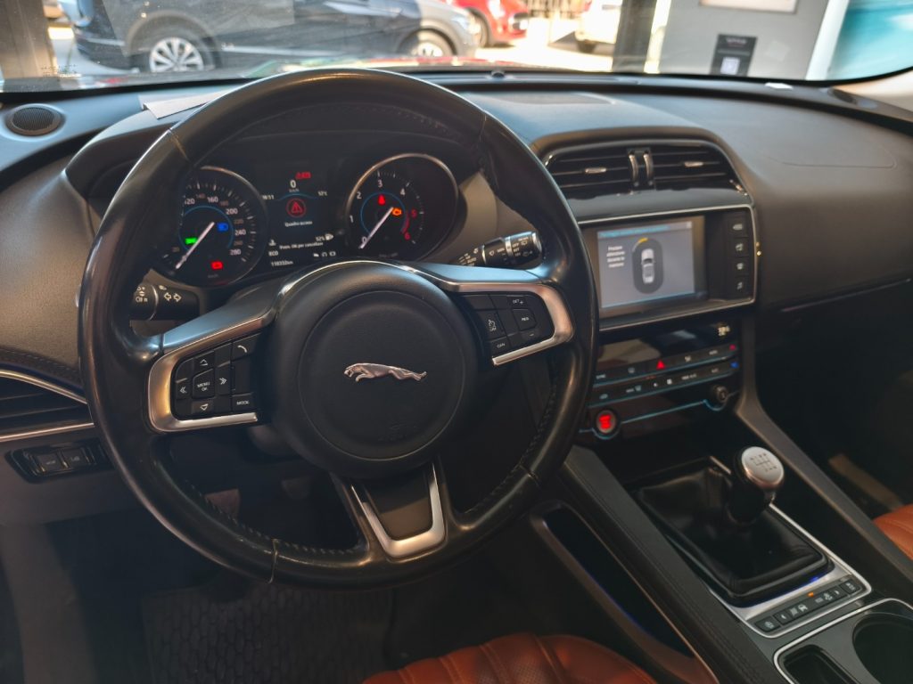 JAGUAR F-Pace 2.0 D AWD 180 CV Prestige Pelle Tabacco - 9