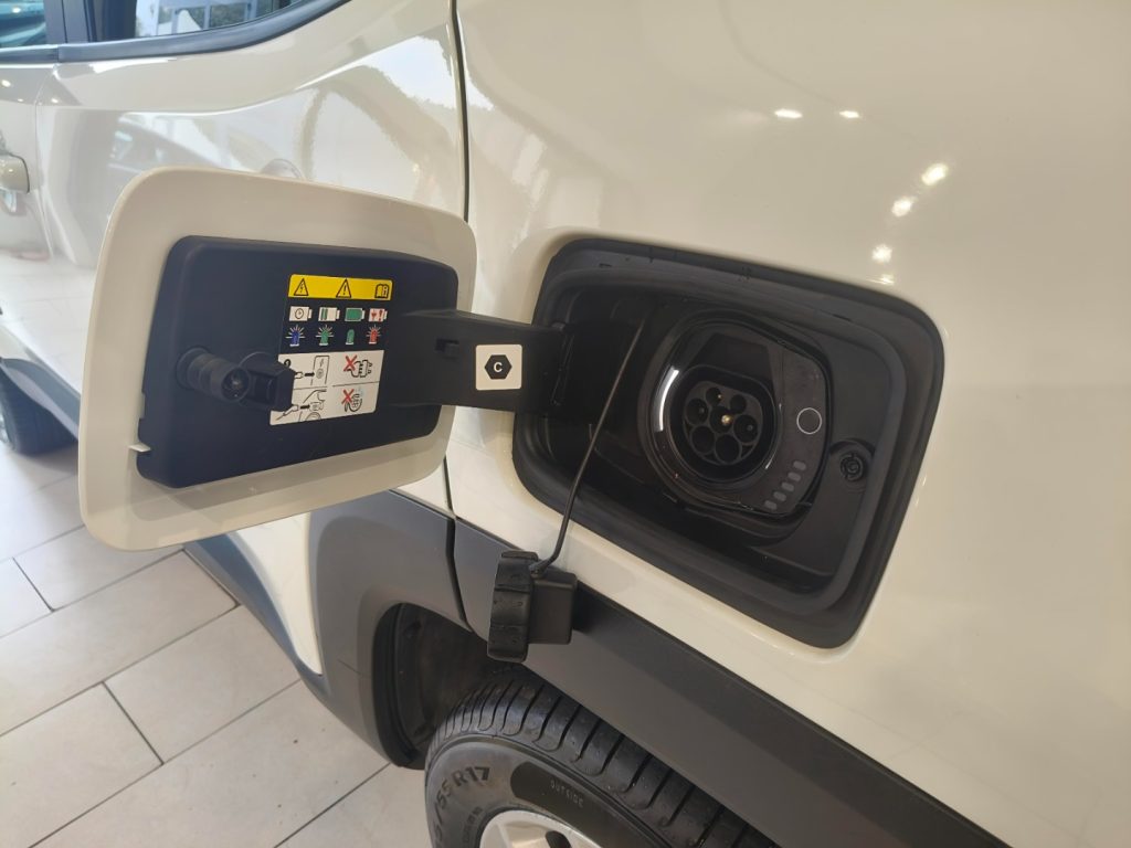 JEEP Renegade 1.3 T4 190CV PHEV 4xe AT6 Plug In Aziendale - 17