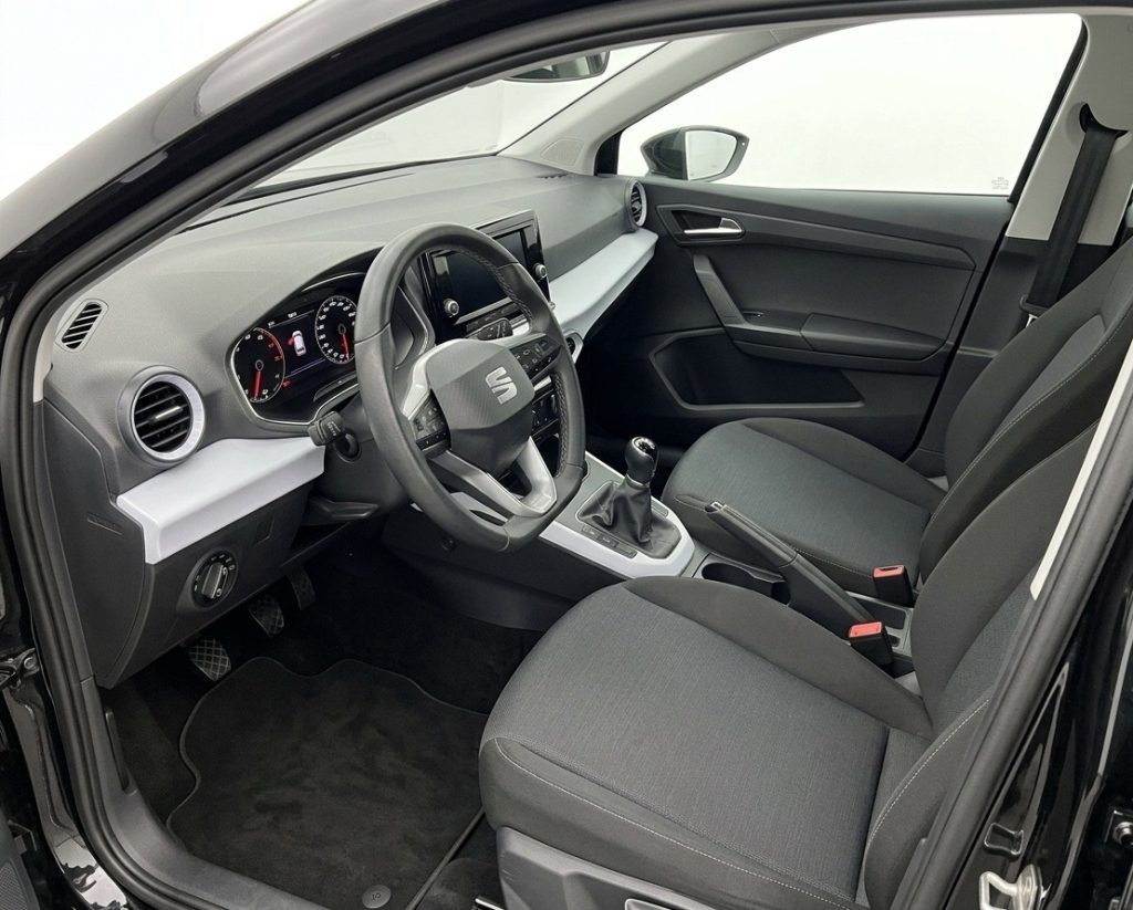 SEAT Arona 1.0 EcoTSI Black Edition 95 cv - 4