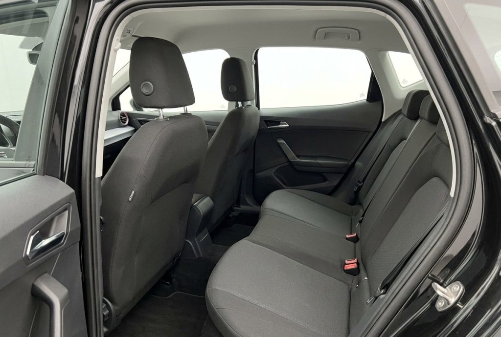 SEAT Arona 1.0 EcoTSI Black Edition 95 cv - 5