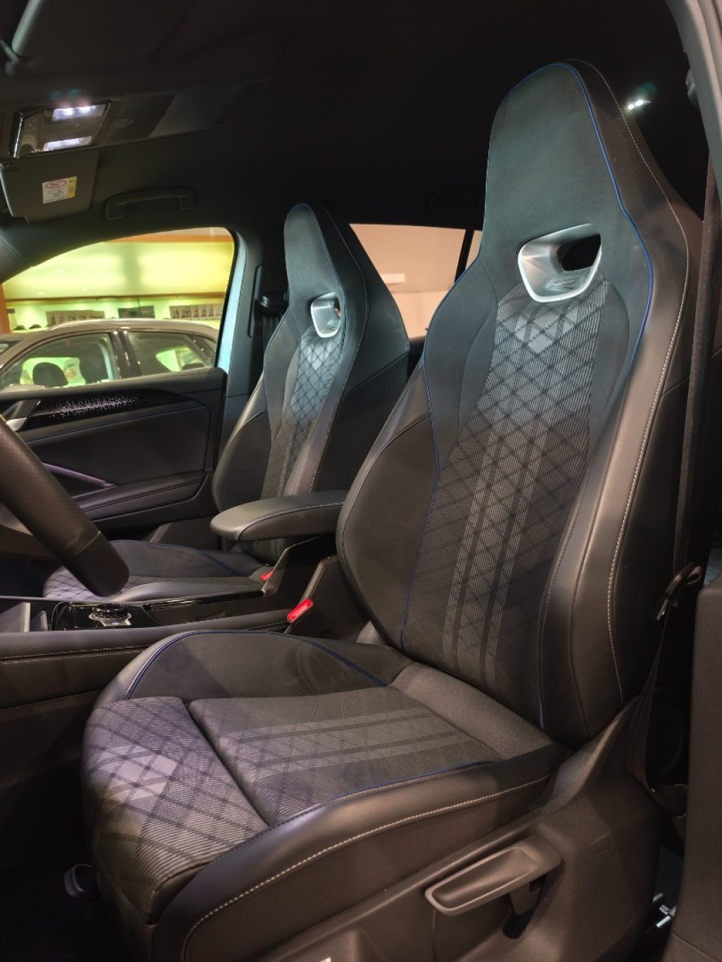 VOLKSWAGEN Tiguan 2.0 TDI 150 CV DSG R-Line Plus - 12