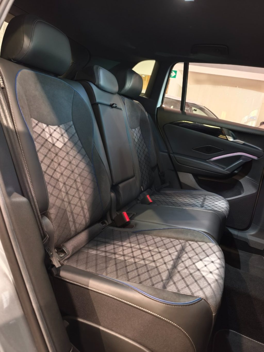 VOLKSWAGEN Tiguan 2.0 TDI 150 CV DSG R-Line Plus - 16