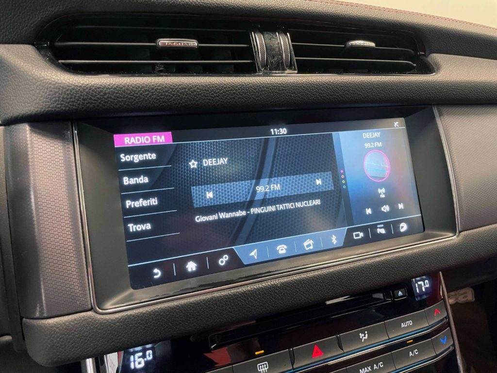 JAGUAR XF 2.0D R-SPORT AWD 180CV AUTO - 23