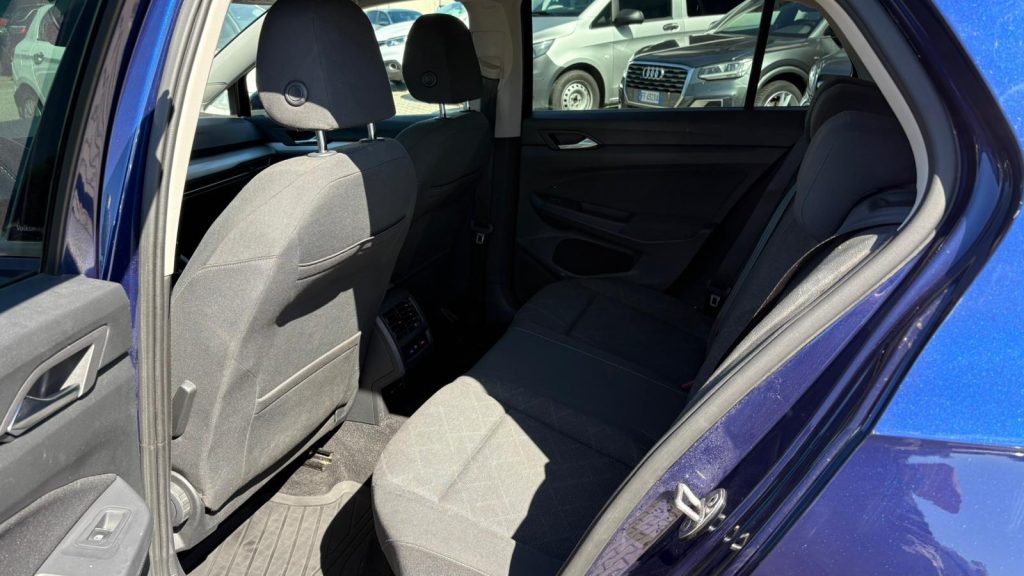 VOLKSWAGEN Golf 2.0 TDI 115 CV SCR Life *IVA ESPOSTA* OK NEOP. - 18