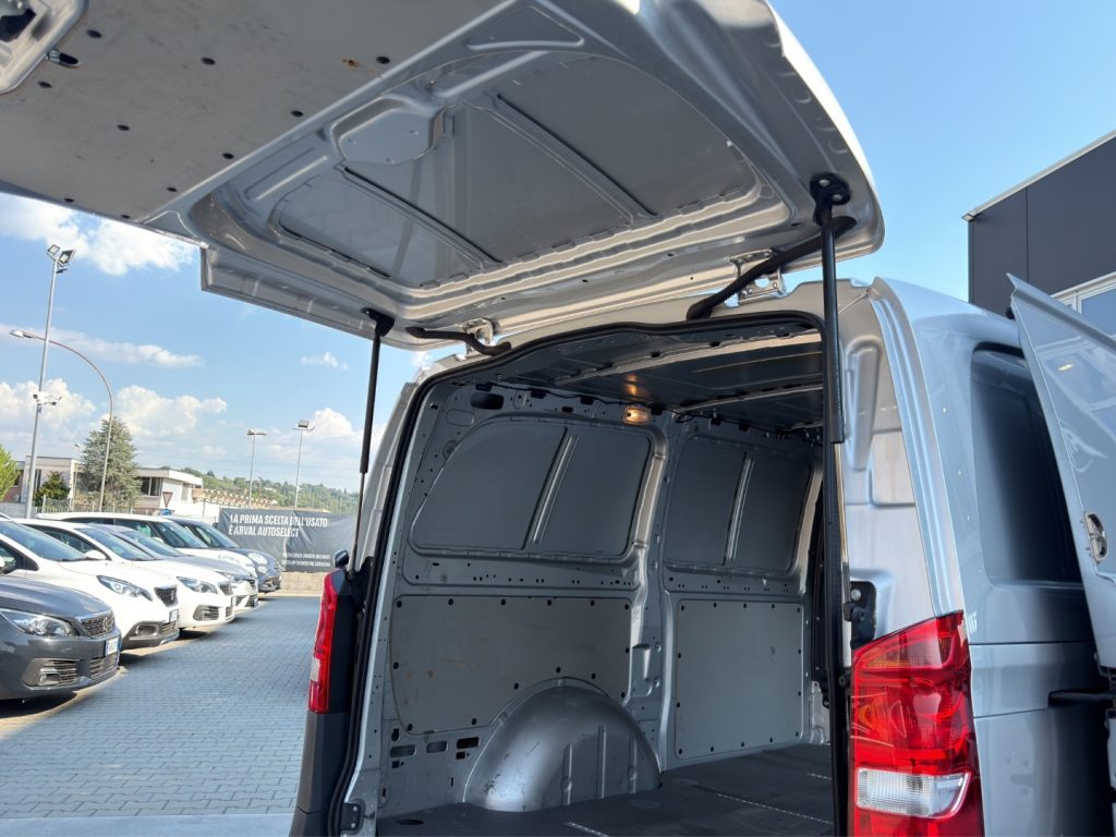 MERCEDES-BENZ Vito LONG 114CDI - 16