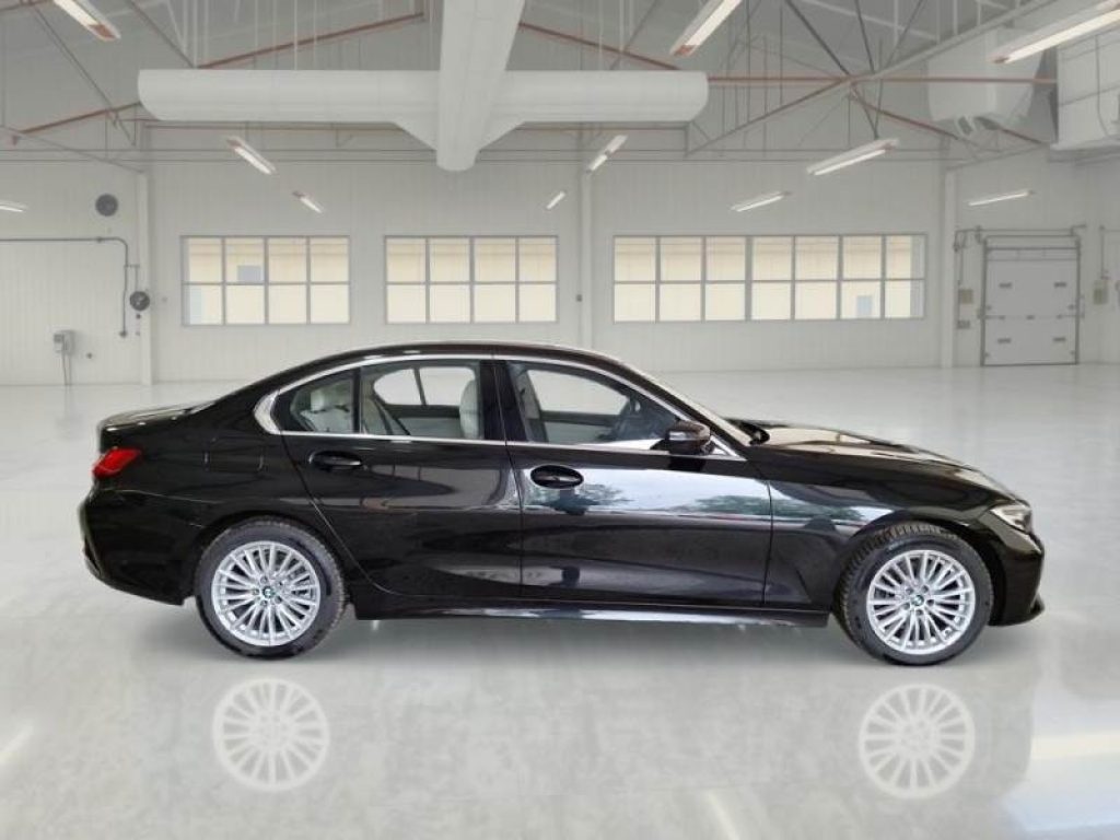 BMW 318 d 48V Luxury - 4