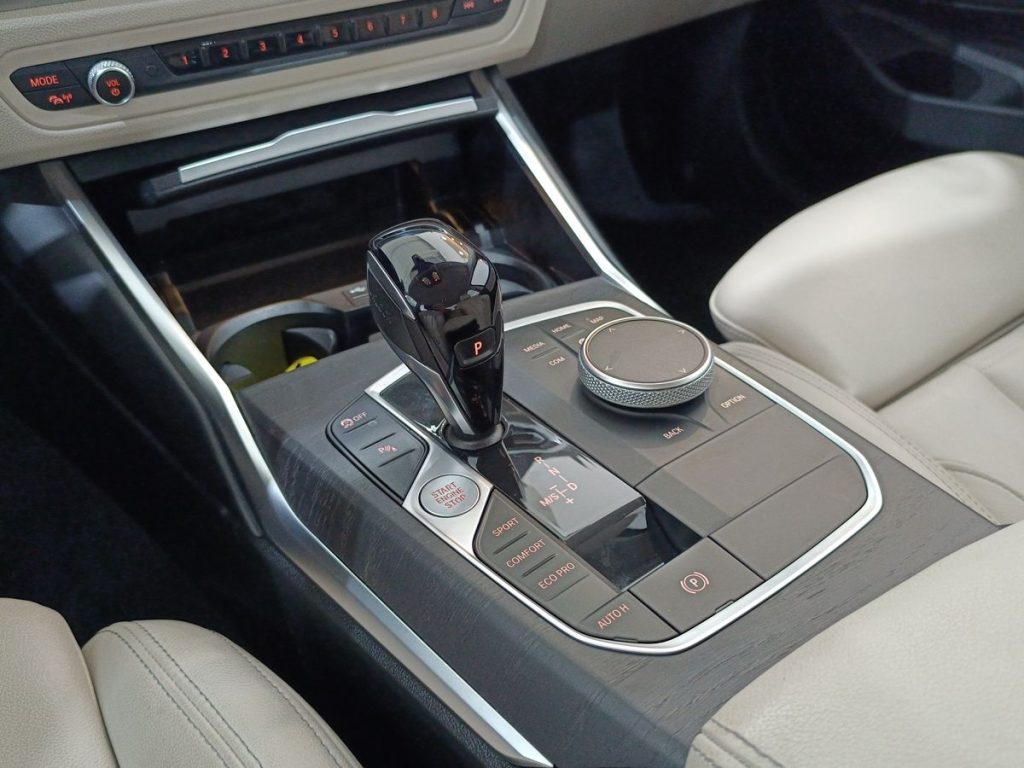 BMW 318 d 48V Luxury - 8