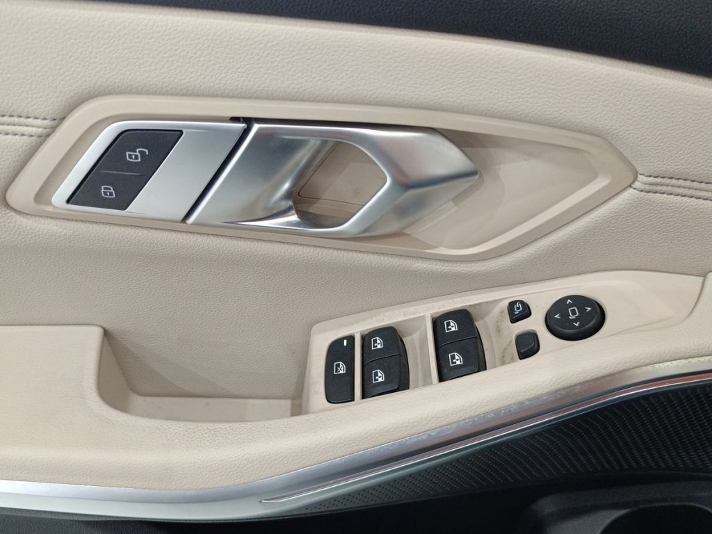 BMW 318 d 48V Luxury - 21